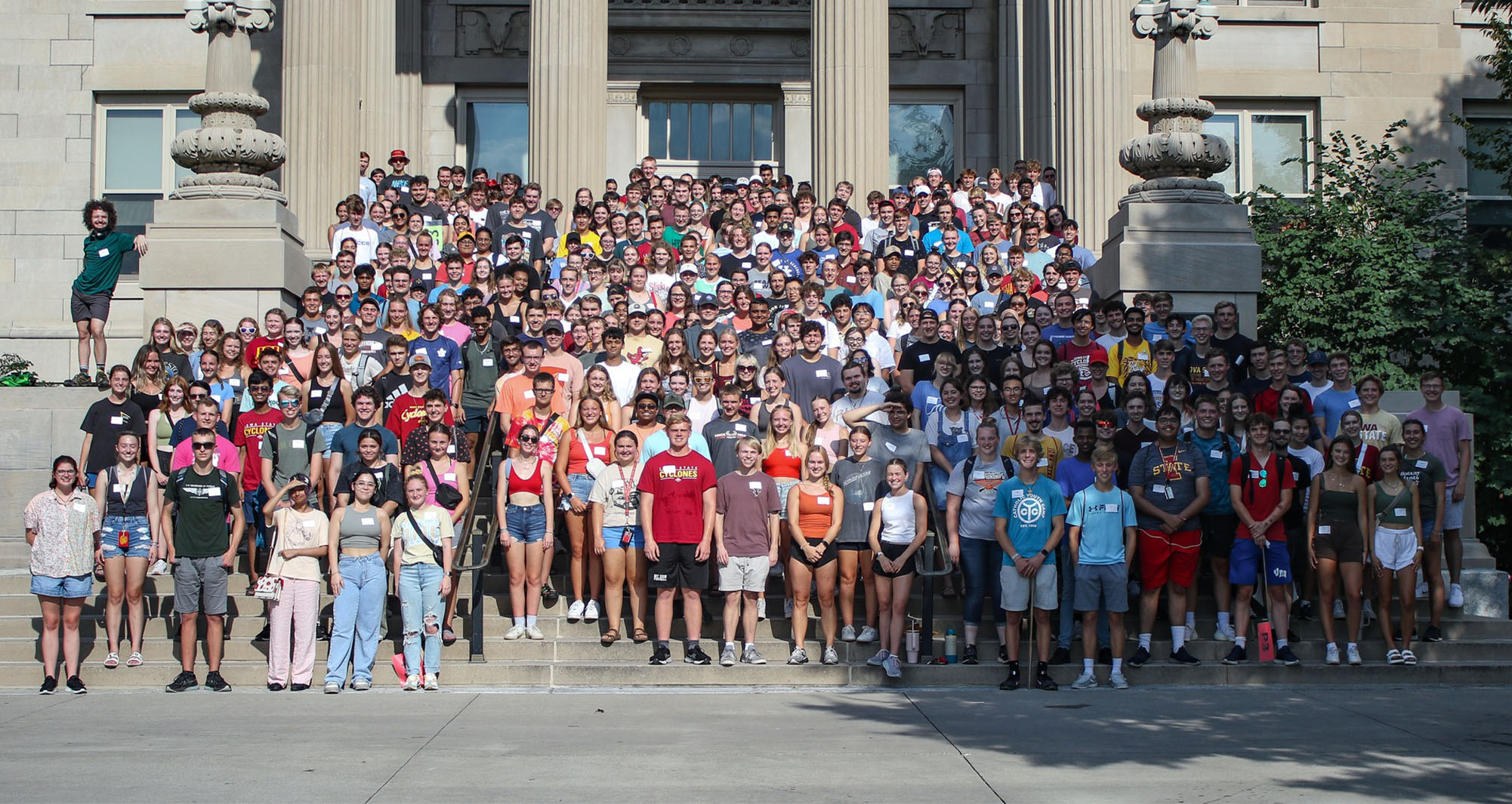 Group photo of honors students who attended the First-Year Honors Program Kickoff, located on the steps of Beardshear Hall.